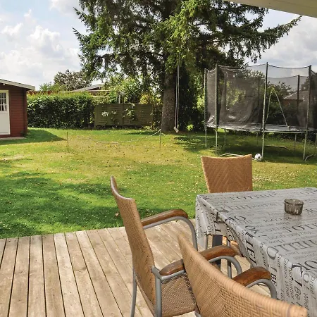 Three-bedroom Holiday In Hébergement de vacances